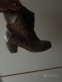 Stivali texani con stella borchie