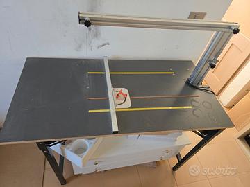 Taglierina polistirolo a tavolo