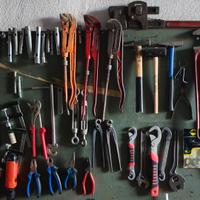 Serie chiavi e materiale idraulico