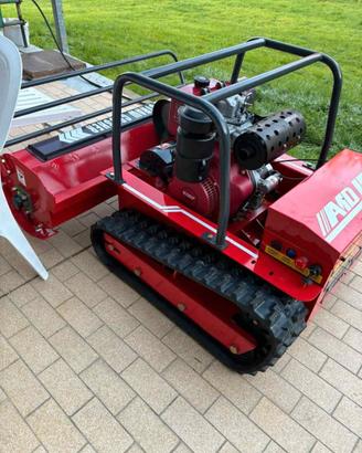 Trinciaerba cingolato con radiocomando 12CV EURO 5