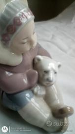 Lladró Porcellana– Bambino Inuit con orso polare