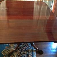 Tavolo a bandelle in mogano