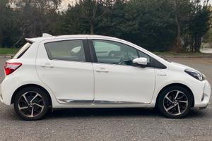 Auto Yaris 1.5 100CV Hybrid Style tetto panoramico