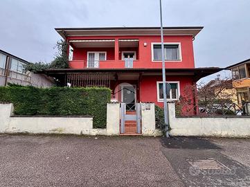 VILLA SINGOLA A SAN GIOVANNI LUPATOTO