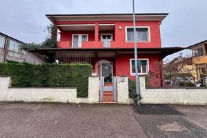 VILLA SINGOLA A SAN GIOVANNI LUPATOTO