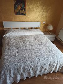 coperta per letto matrimoniale ricamata a mano