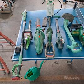 Vari attrezzi da giardinaggio