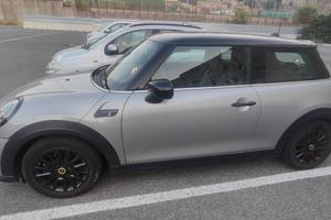 mini Cooper elettrica anno 2023 
