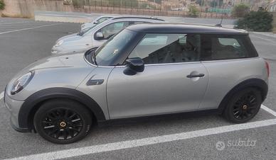 mini Cooper elettrica anno 2023 