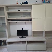 Parete attrezzata da soggiorno.