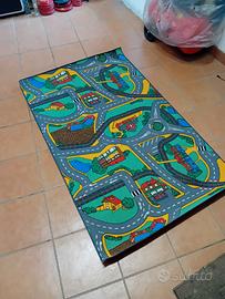 tappeto da gioco con percorso stradale