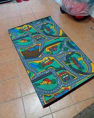 tappeto da gioco con percorso stradale