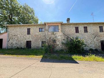 Rustico / Casale di 170 m² con più di 5 locali e p