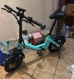 Bicicletta elettrica pieghevole