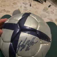 Pallone autografato buffon