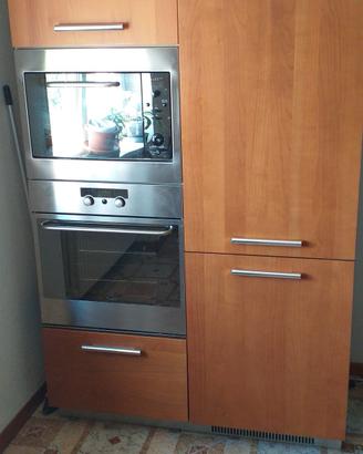 cucina con forno e frigo , senza altri elettrodome