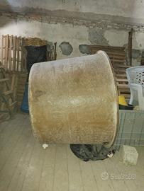 Tinazzo , botte, cisterna 25 quintali per vigne