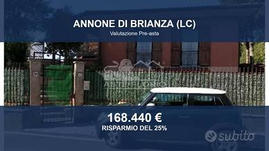 Immobile in asta di 244 m² con più di 5 locali a A