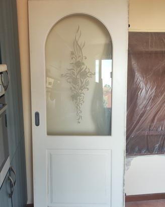 PORTA SCORREVOLE IN LEGNO CON VETRO DECORATO
