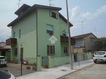 6 LOCALI A COMACCHIO