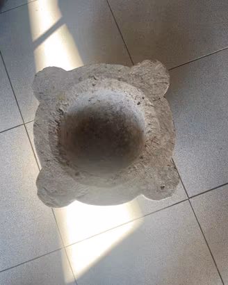 Antico mortaioin pietra