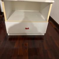 Comodino in legno bianco