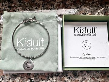 kidult- bracciale rigido con lettera “C”
