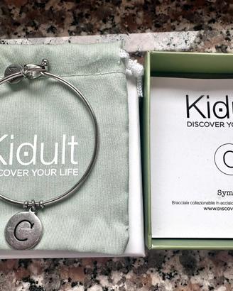 kidult- bracciale rigido con lettera “C”