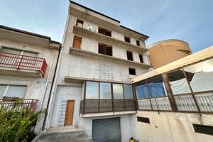 Edificio a Giardinello, Via Sandro Pertini