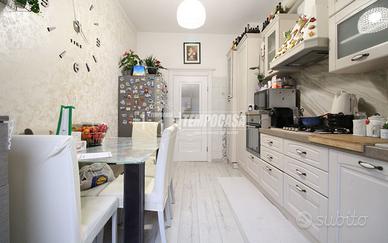 Appartamento con due camere e garage