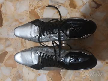 scarpe argento e ne LE VOICE