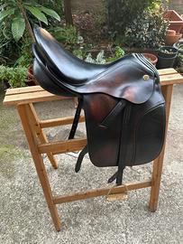 Sella da dressage in pelle nera