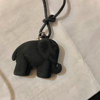Ciondolo in lava a forma di elefante