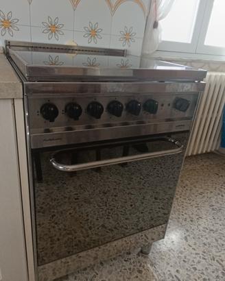 Cucina a gas Lofra con forno elettrico perfettamen