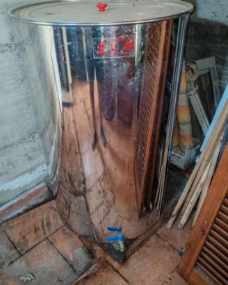 Contenitore x vino in acciaio