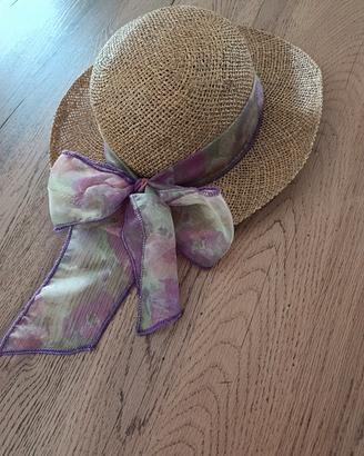 cappello in paglia intrecciata