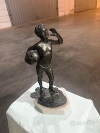 Ragazzo in bronzo