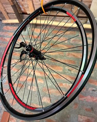 Cerchi nuovo bici da strada