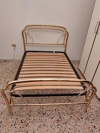  Letto 1 piazza e 1/2  con rete in doghe.
