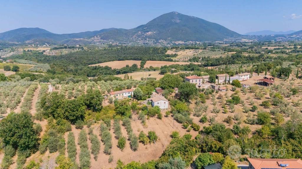 Rustico / Casale di 222 m² con 5 locali a Casperia - Vista 3
