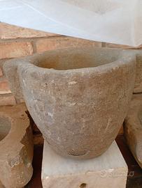 mortaio antico in pietra 