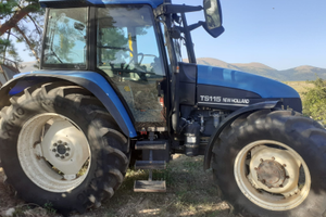 Trattore New Holland TS115 4WD