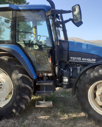 Trattore New Holland TS115 4WD