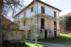 Casa indipendente di 571 m² con più di 5 locali e 