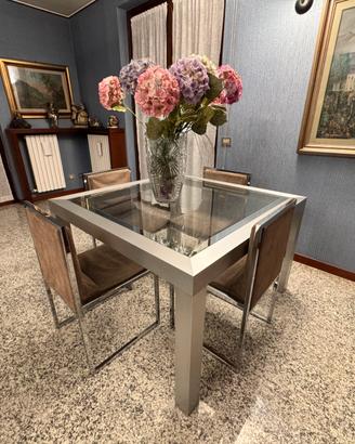Tavolo di design vintage 1974 con quattro sedie