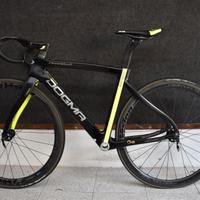 Telaio Pinarello F8 con manubrio talon e ruote