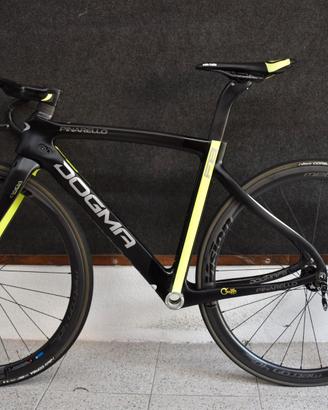 Telaio Pinarello F8 con manubrio talon e ruote