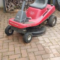 Trattorino tagliaerba