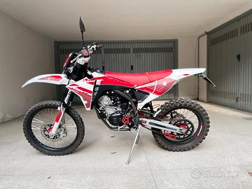 FANTIC XEF 125 4 tempi