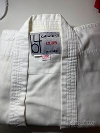 Karategi completo di cintura e guantoni